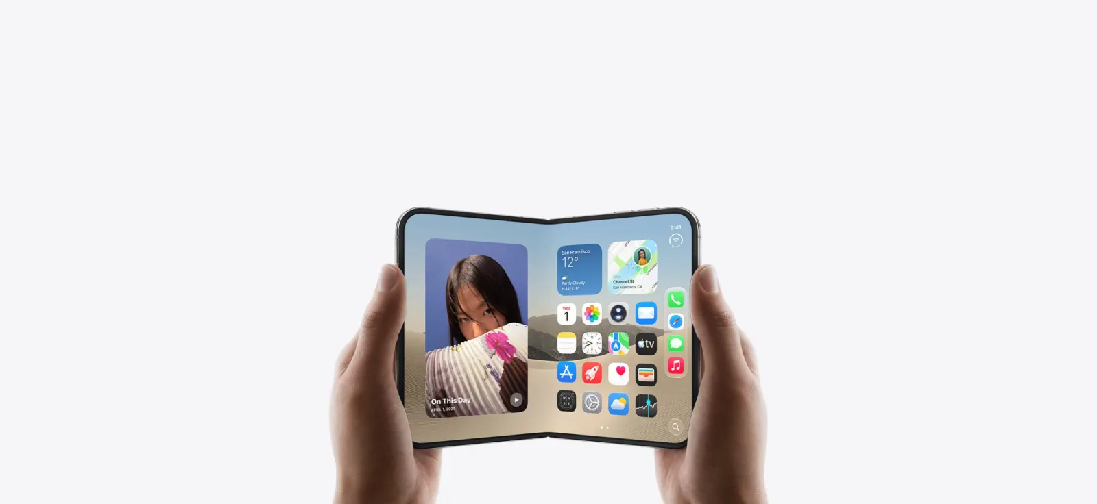 iPhone Duo ouvert entre deux mains - ezone.ma prix maroc avito marketplace